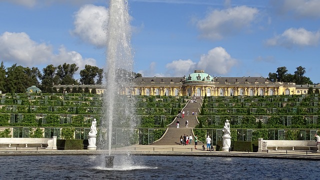 potsdam-sanssouci.jpg potsdam-sanssouci.jpg